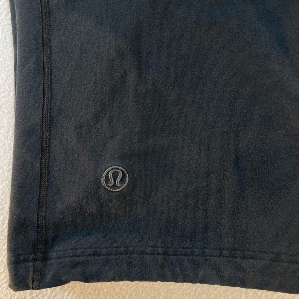 Lululemon Women’s Activewear Elongated Shorts Size 8